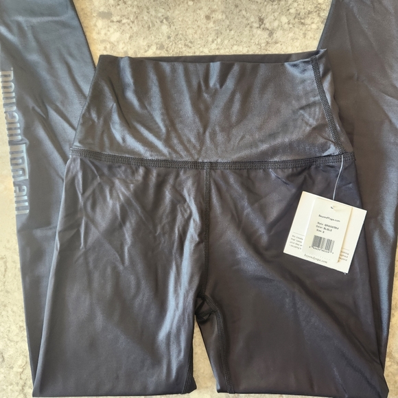 BEYOND YOGA GLOSS LEGGINGS - Picture 4 of 13